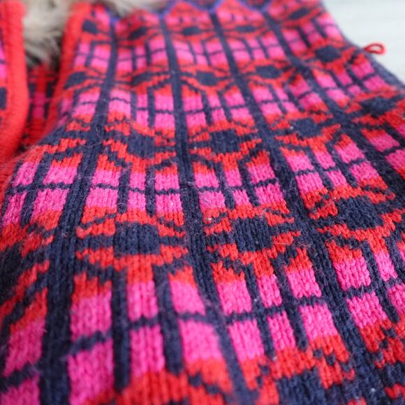 H&M Faux Fur Heart Nordic Fair Isle Knit Sweater Vest Holiday Festive Winter - Picture 10 of 13
